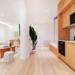 Sumptuous Flat Right In The Center Sentier