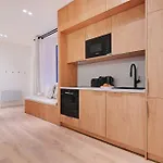 Sumptuous Flat Right In The Center Sentier